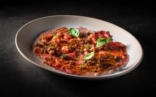 Carpaccio de atún rojo a la putanesca