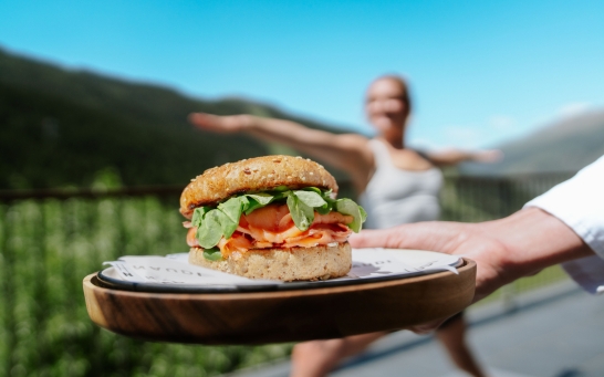 BAGEL WITH SMOKED SALMON
