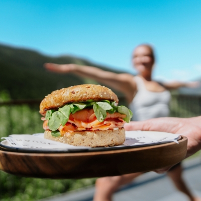 BAGEL WITH SMOKED SALMON