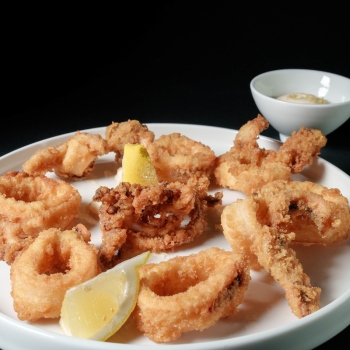 Calamars a la romana amb maionesa cítrica Calamars a la romana amb maionesa cítrica