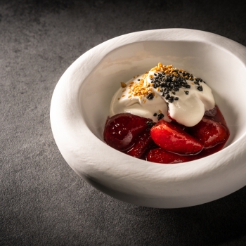 Fresas con su sorbete y nata con tahini