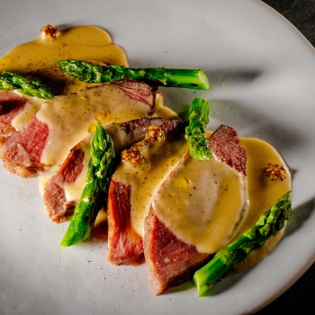 Presa ibérica con salsa de pecorino y mostaza