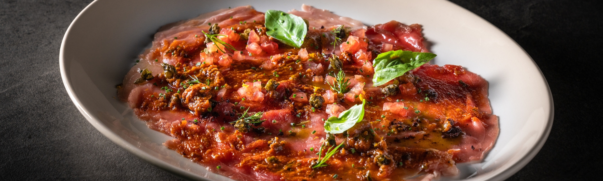 Carpaccio de atún rojo a la putanesca