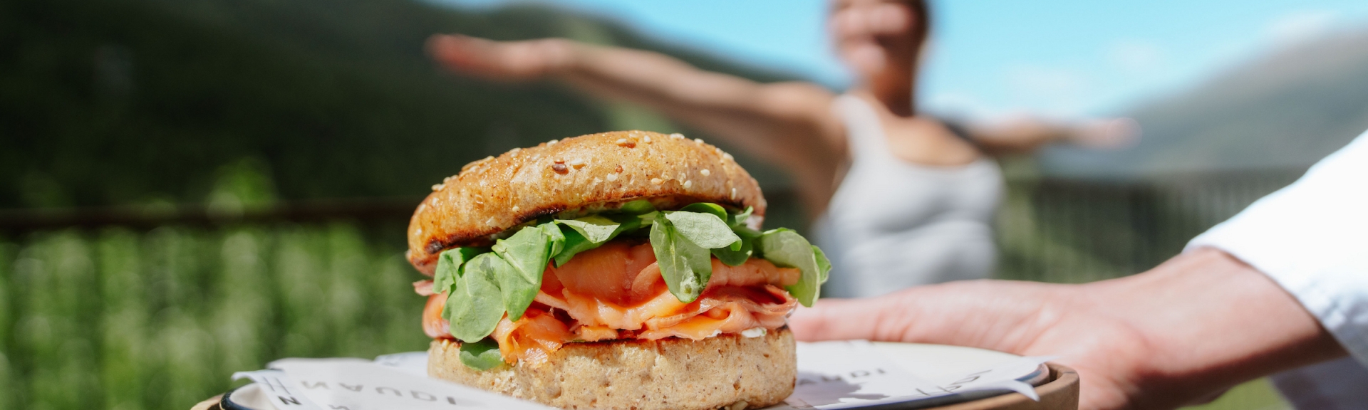 BAGEL WITH SMOKED SALMON